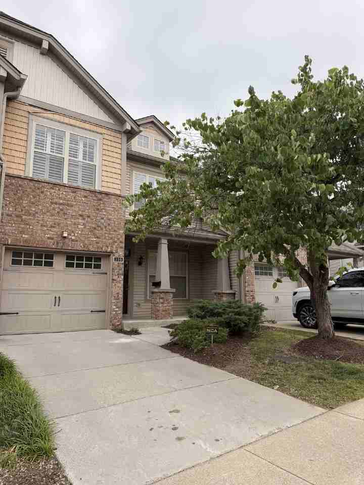 310 Griffin Pl - Photo 2 of 33