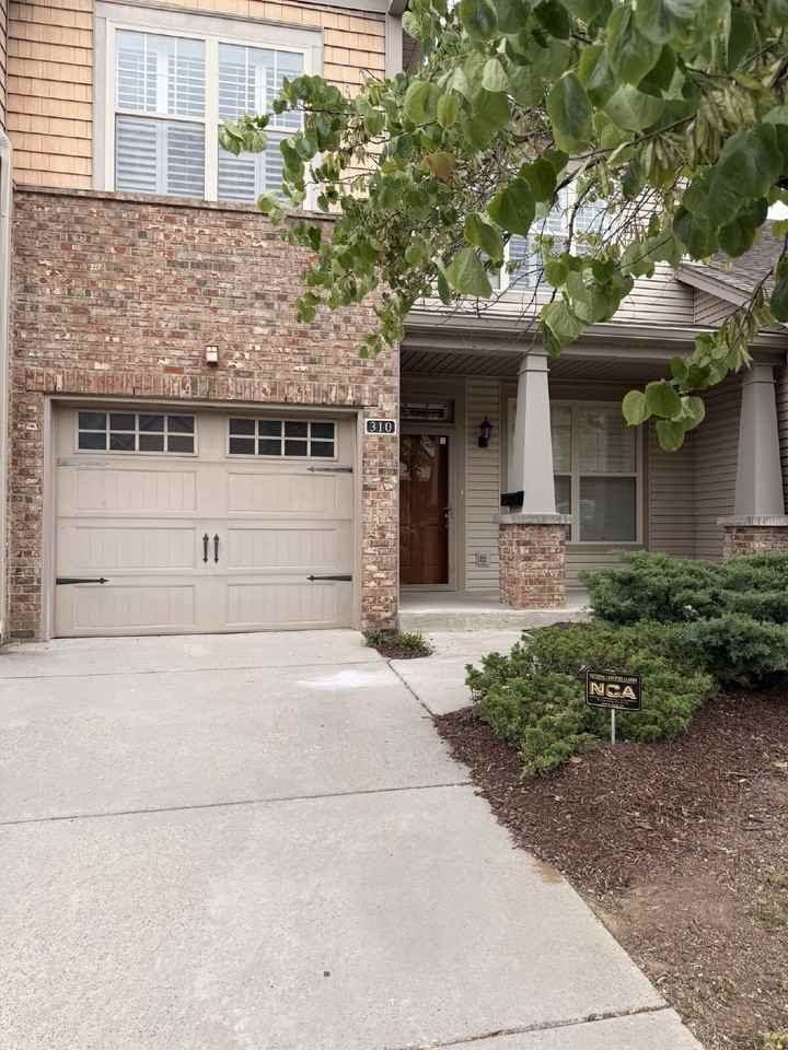 310 Griffin Pl - Photo 3 of 33