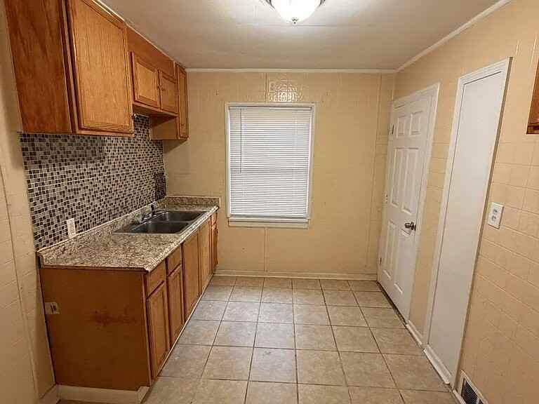 18684 Lindsay St - Photo 2 of 13