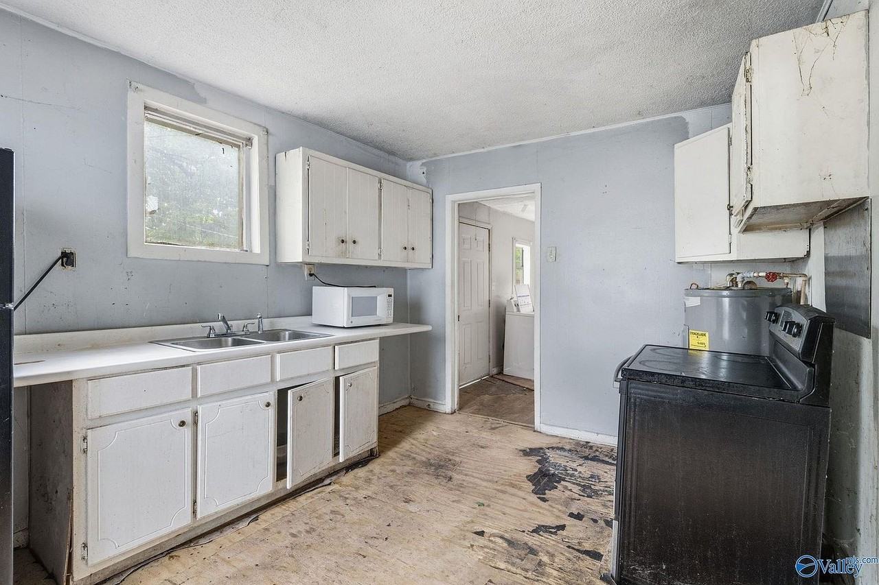 217 8th Ave Sw - Photo 2 of 14