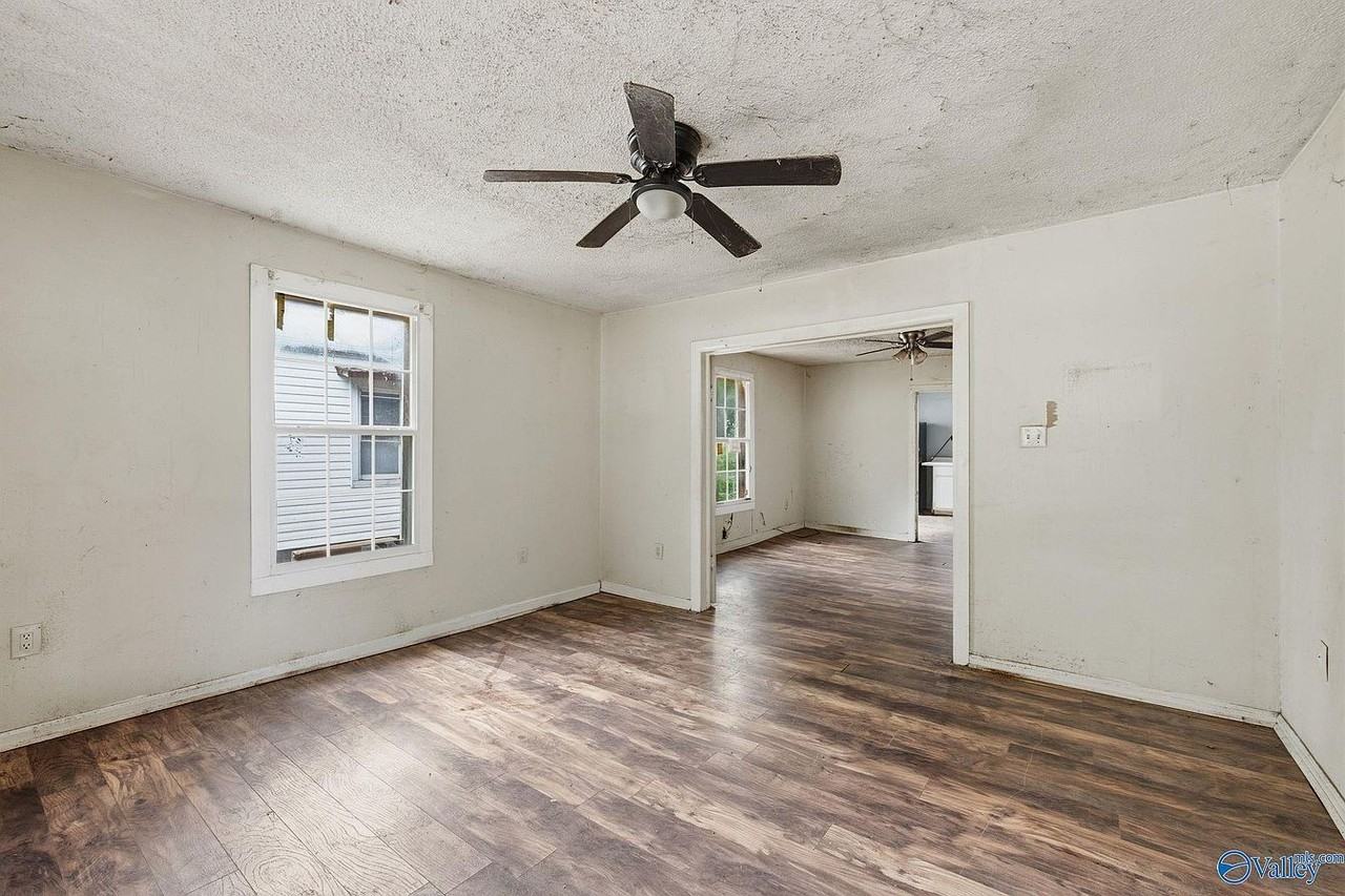 217 8th Ave Sw - Photo 3 of 14