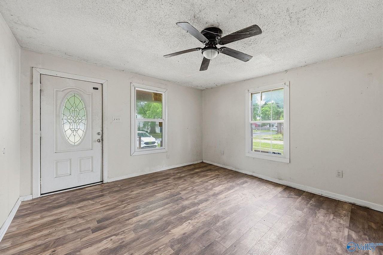 217 8th Ave Sw - Photo 5 of 14