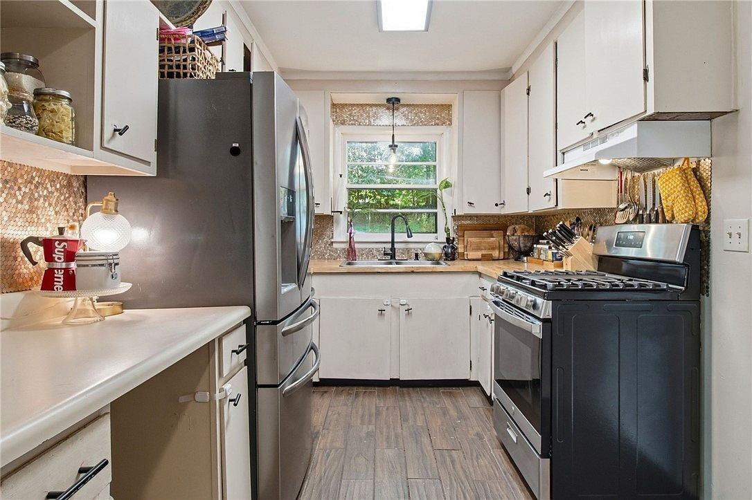 1023 Old Mill Rd - Photo 3 of 9