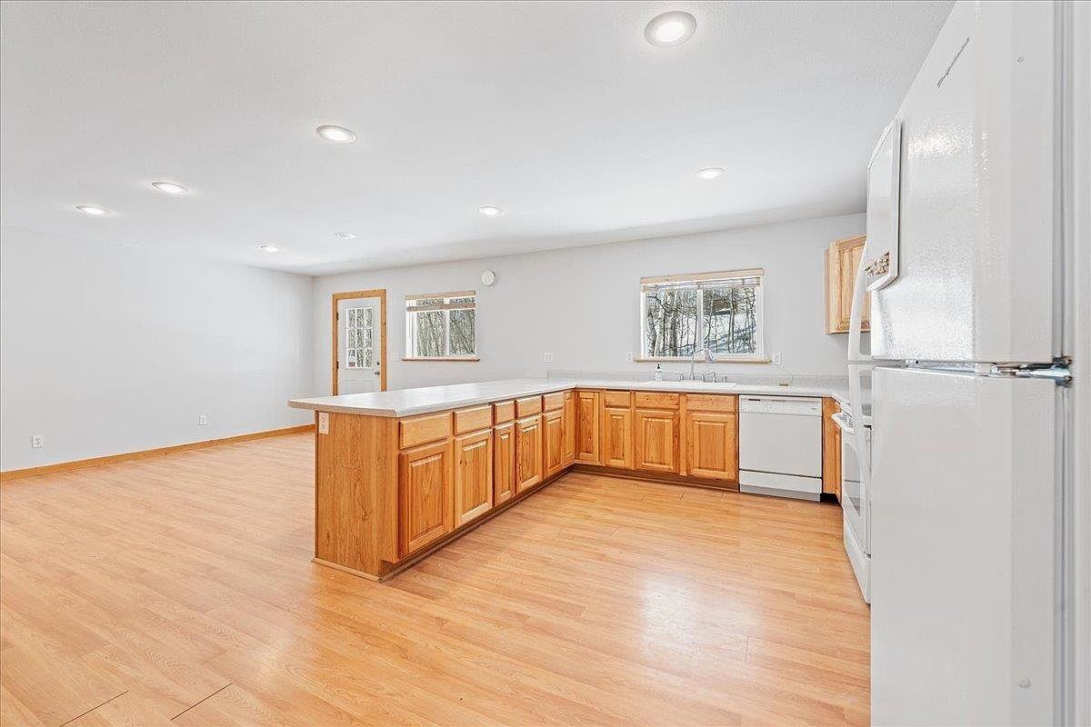 855 Highlander Dr - Photo 3 of 13