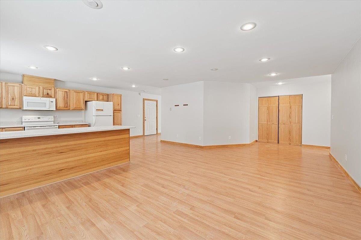 855 Highlander Dr - Photo 5 of 13
