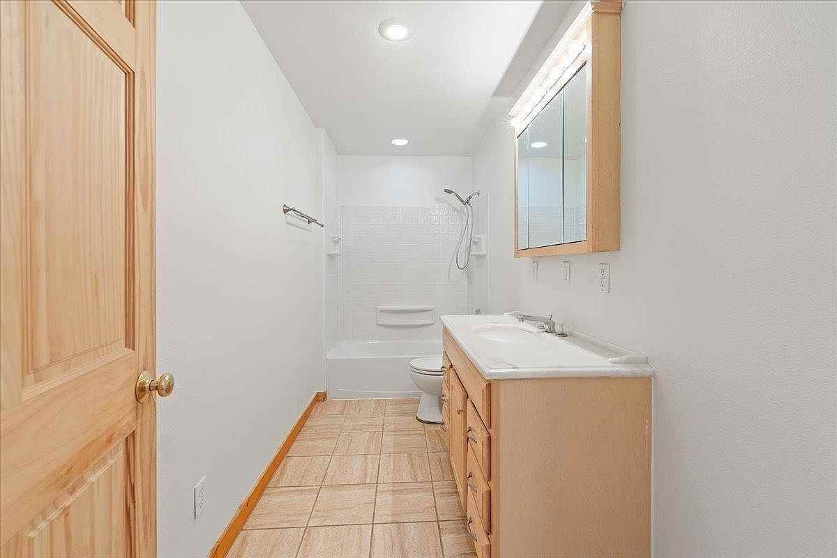855 Highlander Dr - Photo 7 of 13