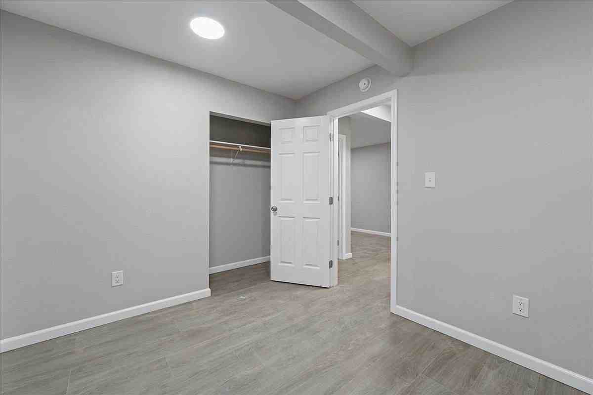 1169 Holmes Rd - Photo 2 of 23