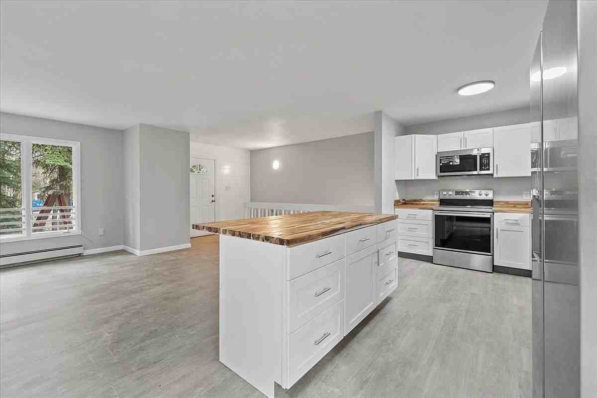1169 Holmes Rd - Photo 4 of 23