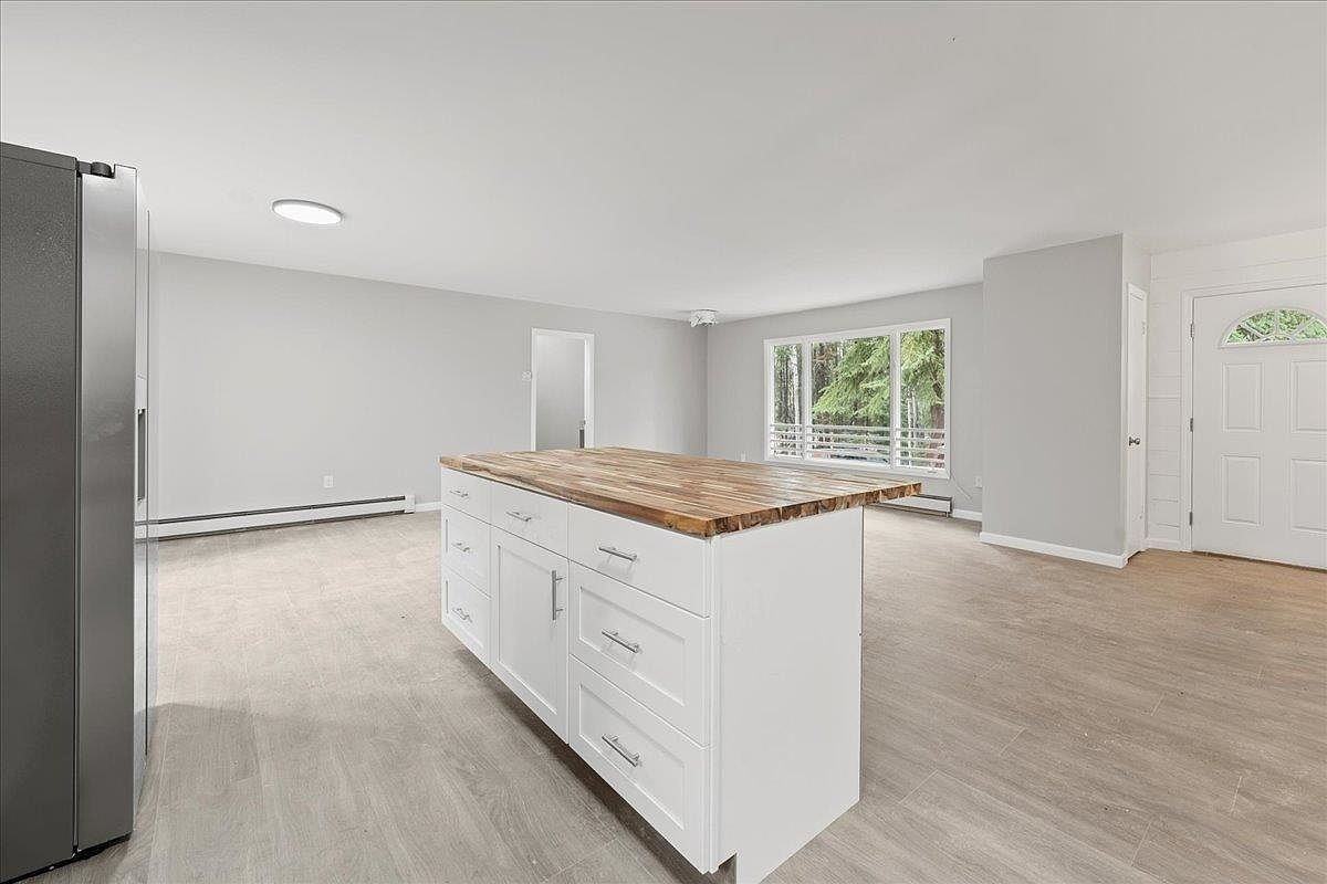 1169 Holmes Rd - Photo 7 of 23