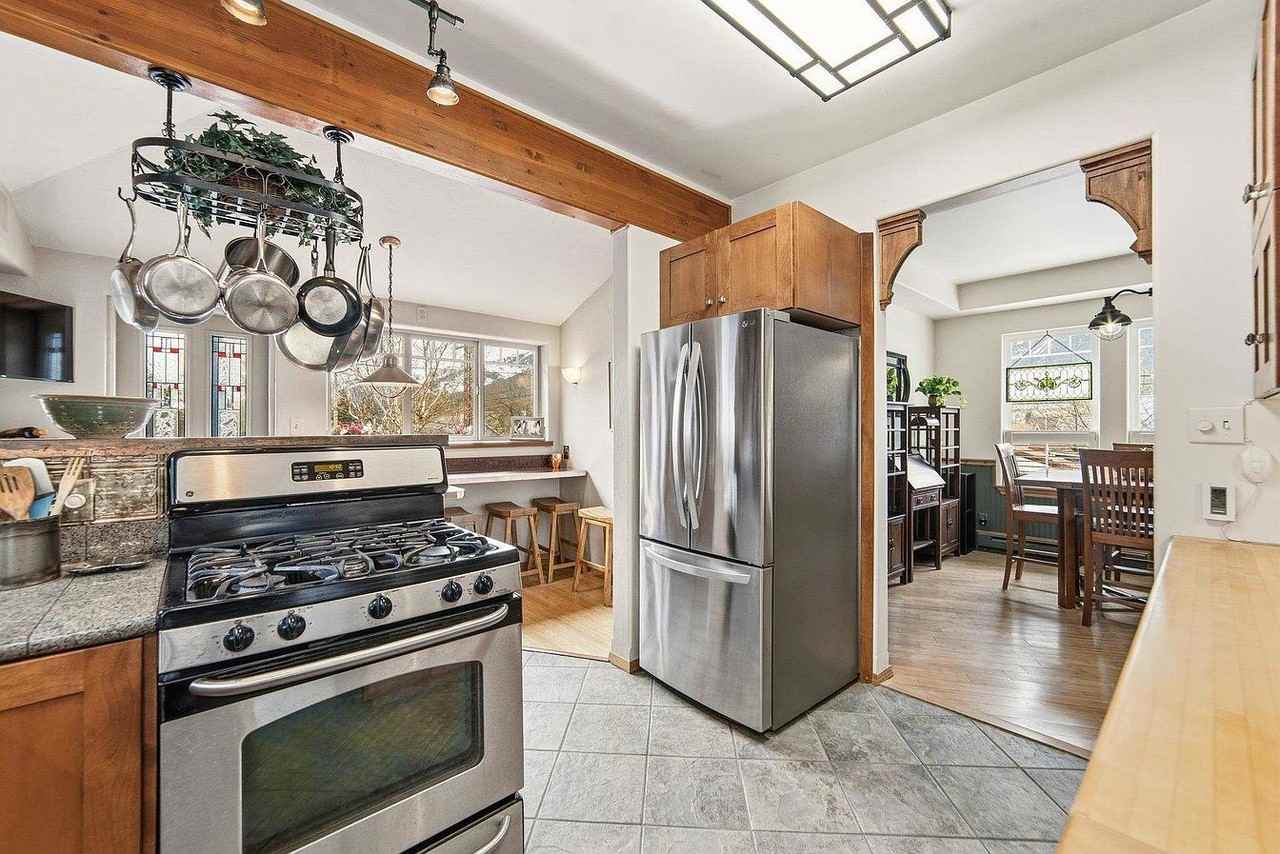 437 W 12th St - Photo 2 of 17