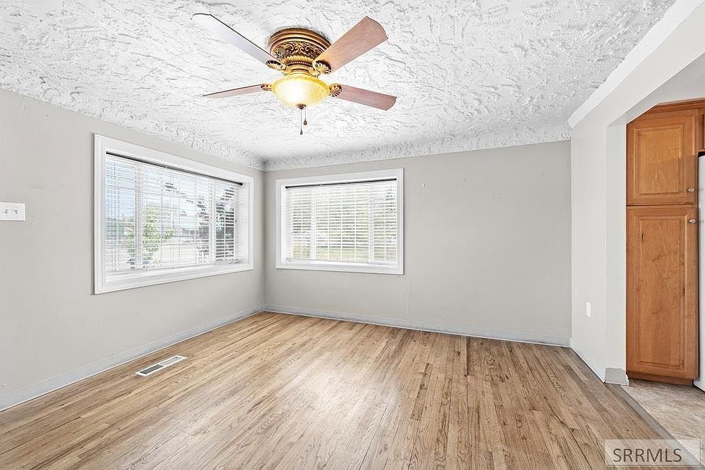 1020 Mcadoo St - Photo 3 of 22