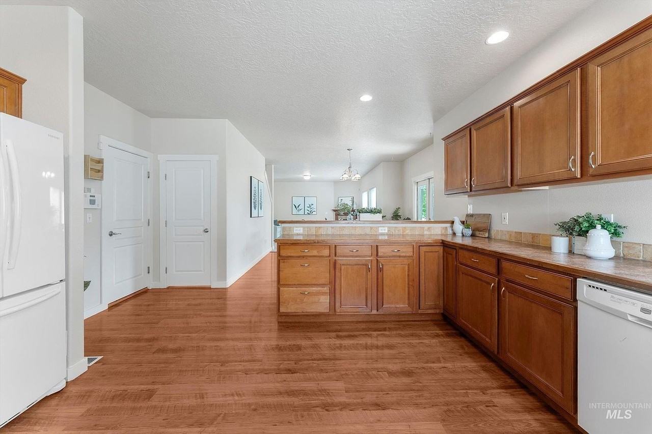 1251 E Palermo St - Photo 2 of 23