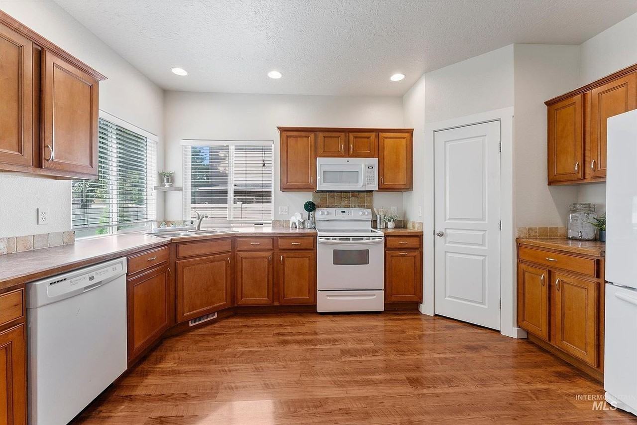 1251 E Palermo St - Photo 5 of 23