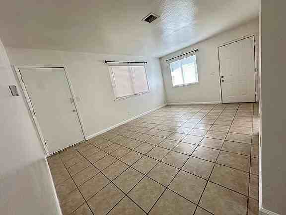 423 E Cleveland St - Photo 3 of 9