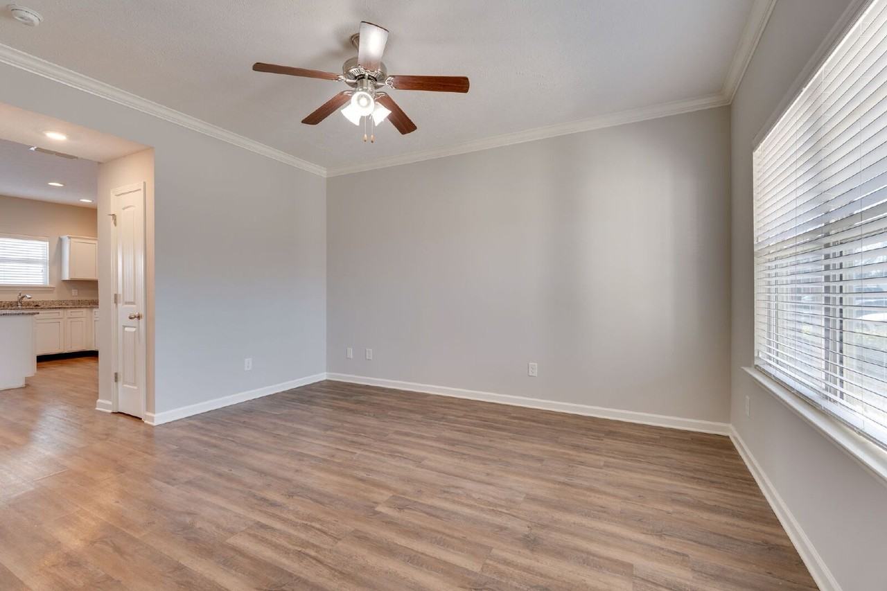810 Staten Dr - Photo 3 of 23