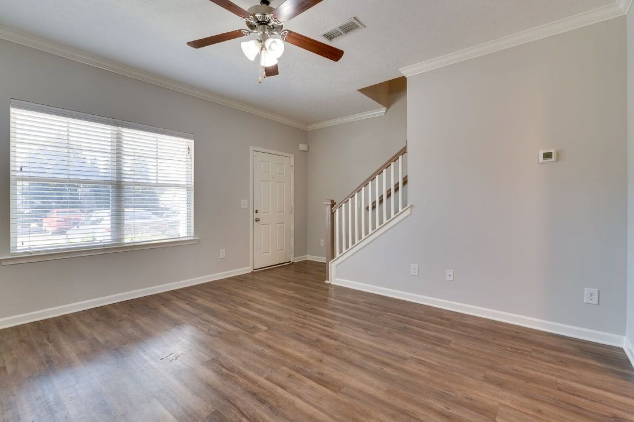 810 Staten Dr - Photo 4 of 23