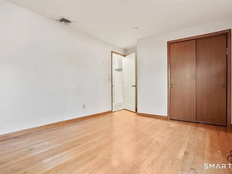 733 Tunxis Hill Rd - Photo 2 of 10