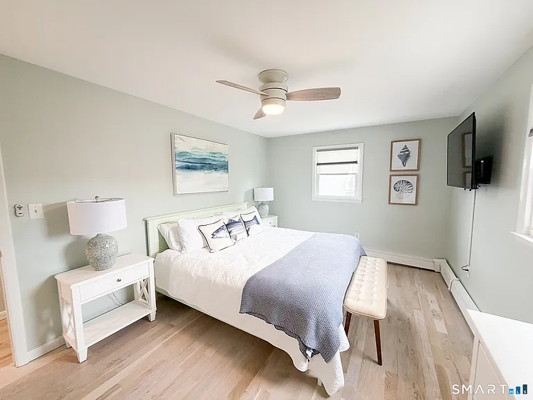 946 E Broadway - Photo 2 of 9