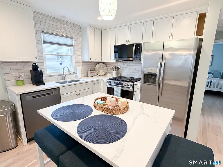 946 E Broadway - Photo 3 of 9
