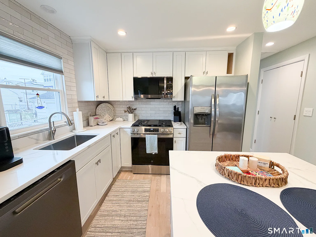 946 E Broadway - Photo 5 of 9
