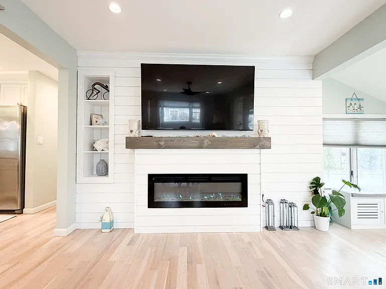 946 E Broadway - Photo 6 of 9