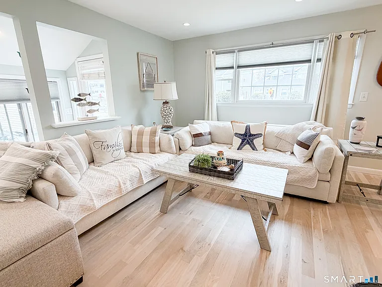 946 E Broadway - Photo 7 of 9