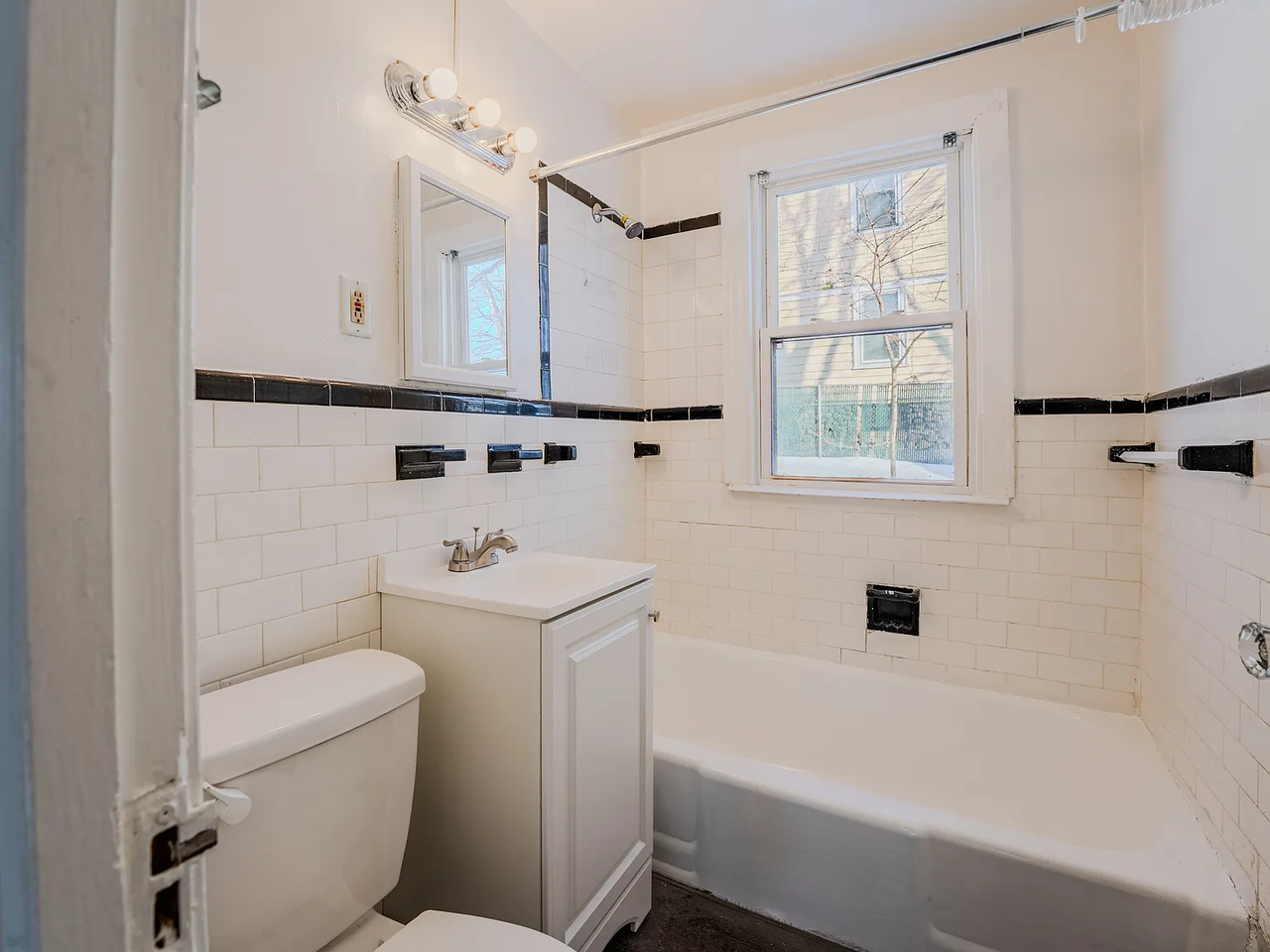 1208 Ella T Grasso Blvd - Photo 4 of 7