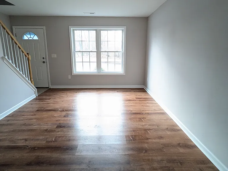 151 Mohican Ave Apt 4 - Photo 4 of 9