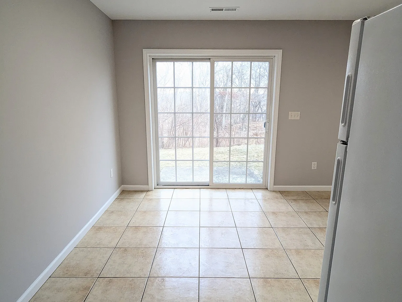151 Mohican Ave Apt 4 - Photo 6 of 9