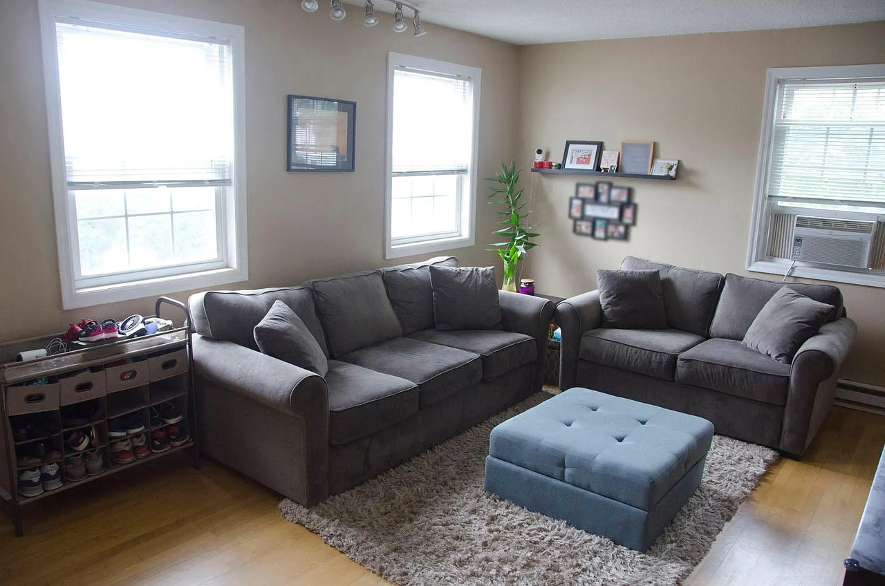 1283 Hope St Apt 1 - Photo 3 of 10
