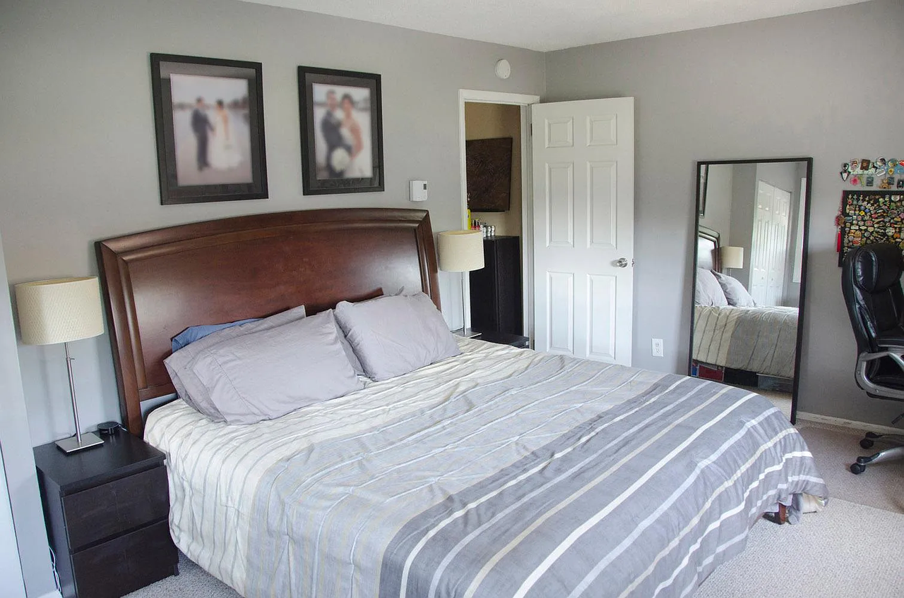 1283 Hope St Apt 1 - Photo 4 of 10
