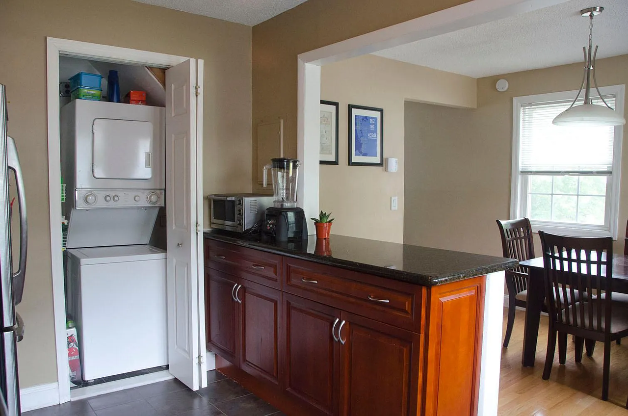 1283 Hope St Apt 1 - Photo 7 of 10