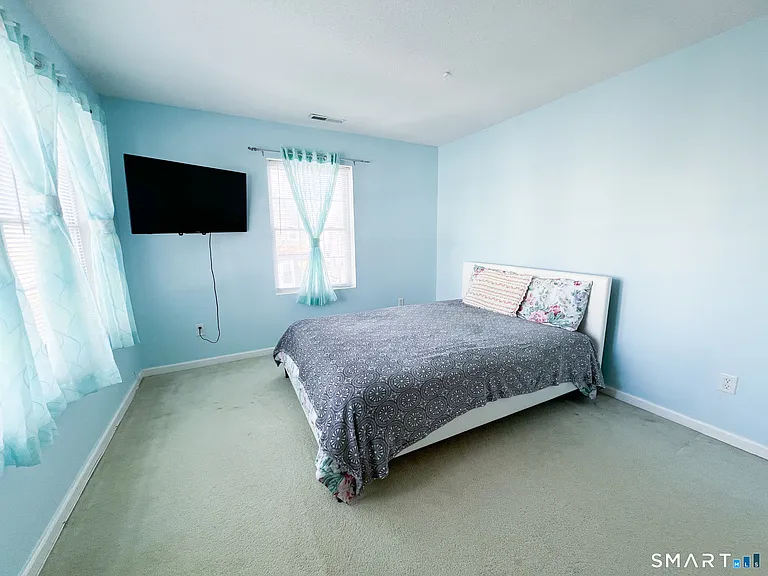 62 Laurel Ave - Photo 4 of 15