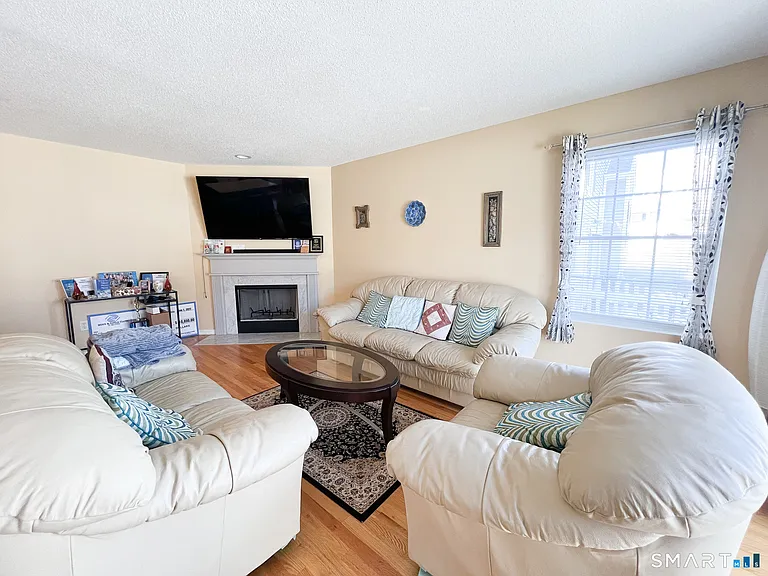 62 Laurel Ave - Photo 7 of 15