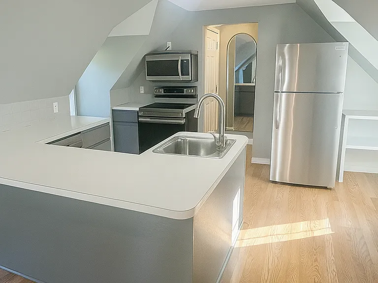 1821 Albany Ave - Photo 3 of 9