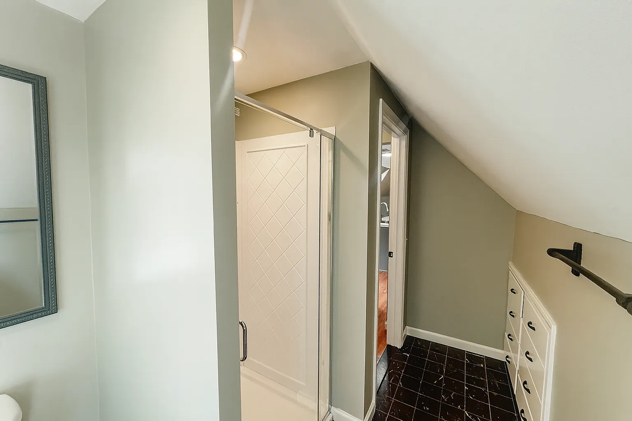 1821 Albany Ave - Photo 7 of 9