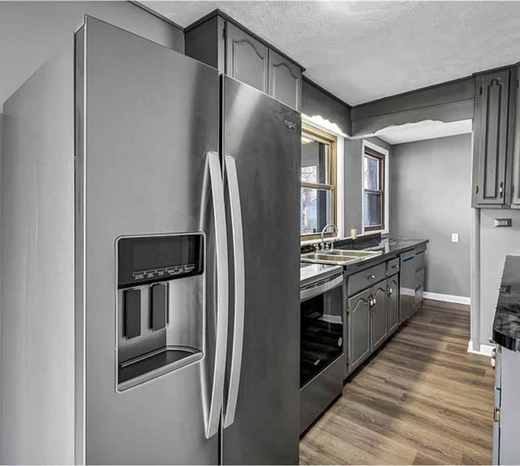204 Grove Ave - Photo 3 of 15