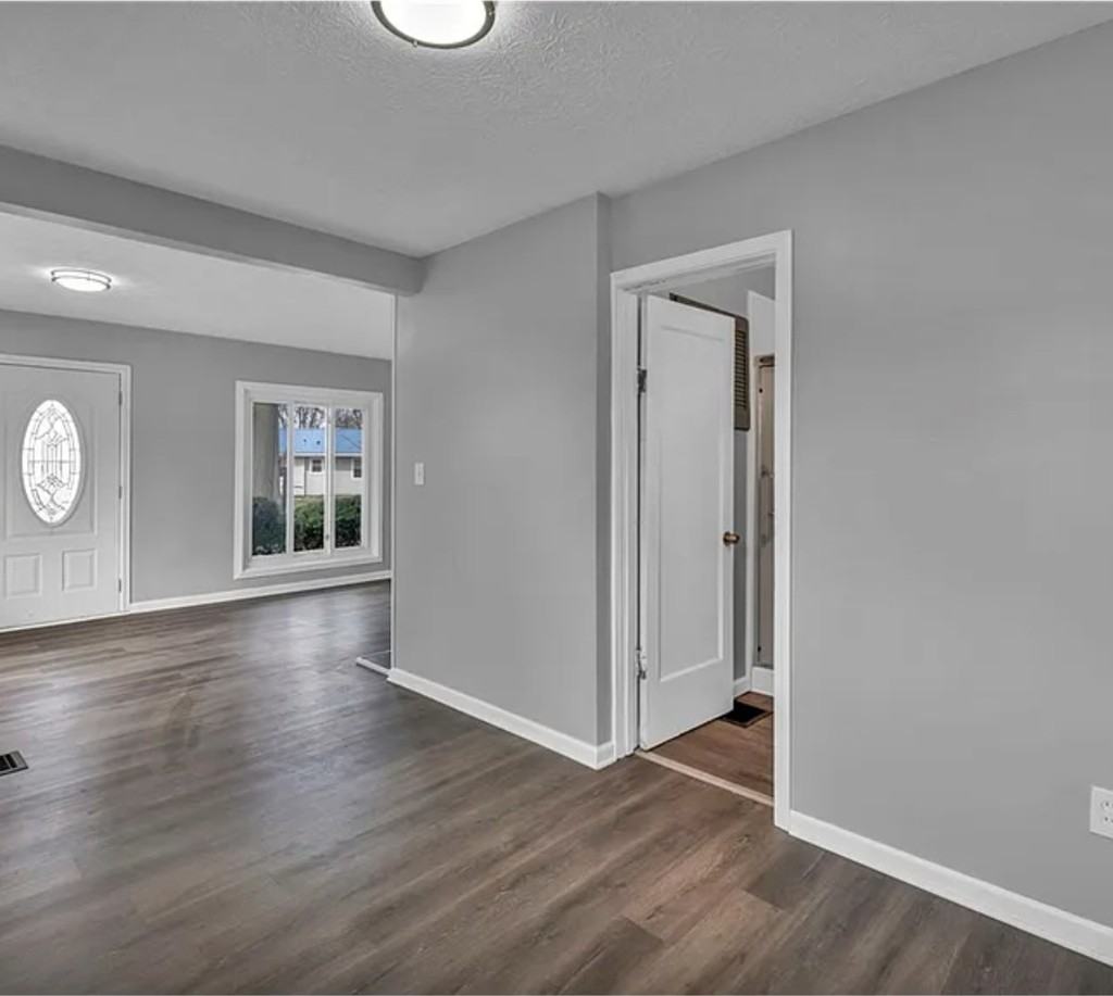 204 Grove Ave - Photo 5 of 15