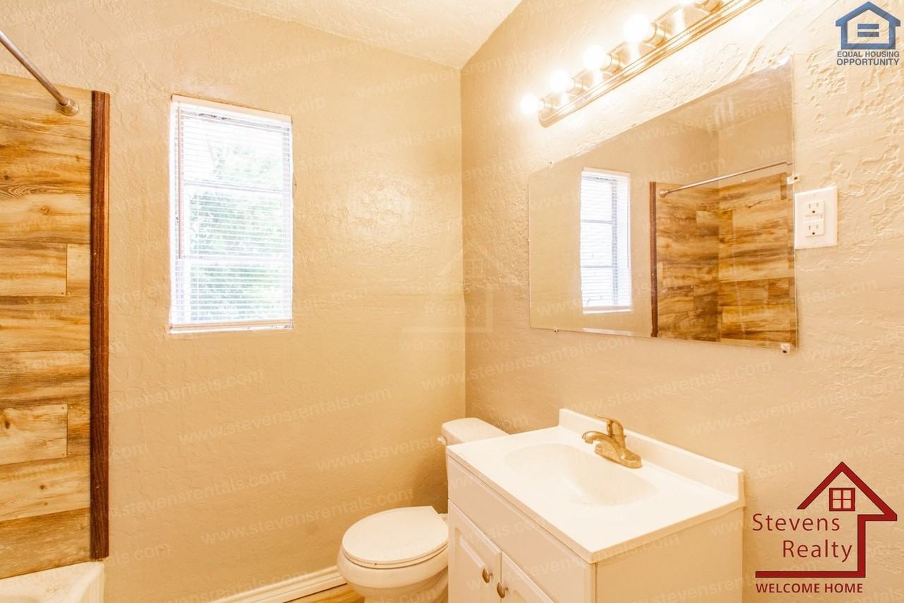 1303 Nw Taylor Ave - Photo 5 of 40
