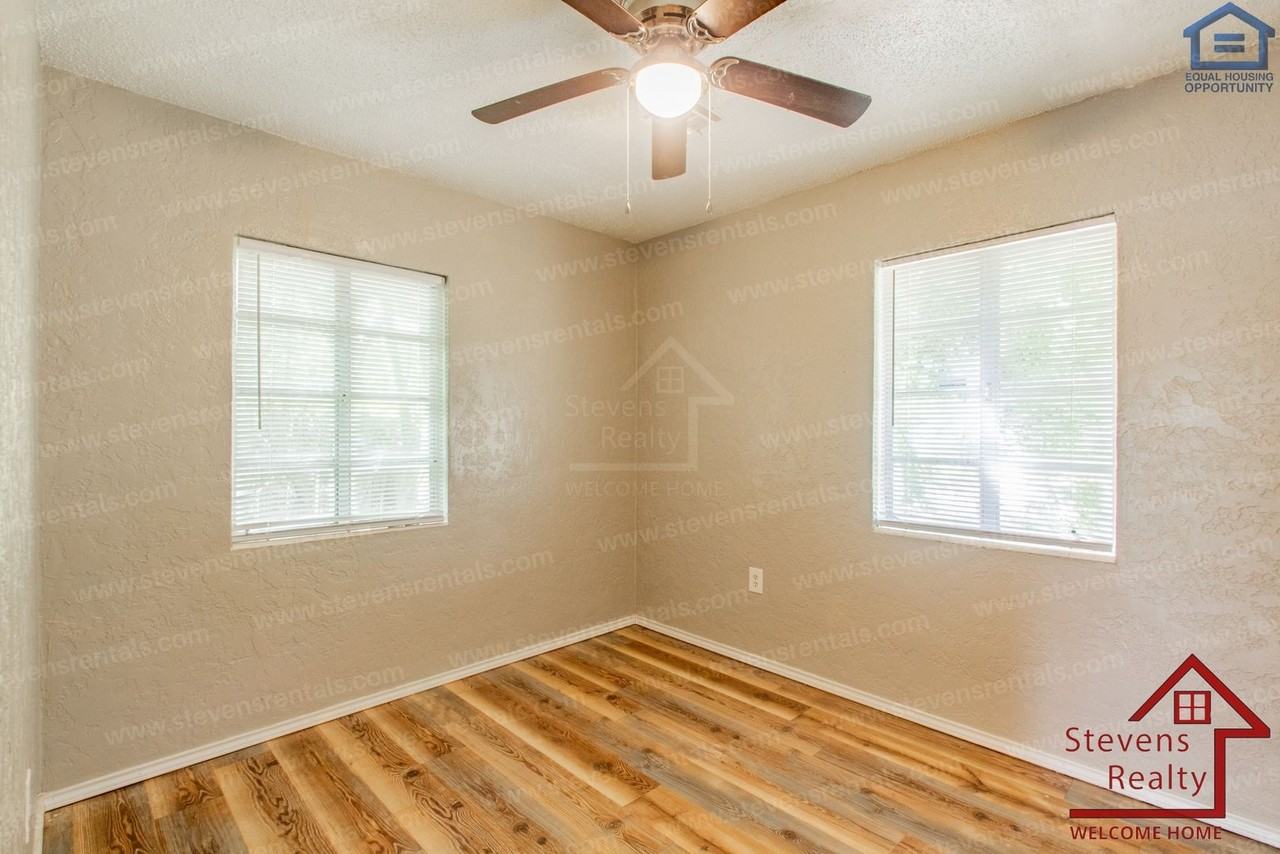 1303 Nw Taylor Ave - Photo 6 of 40