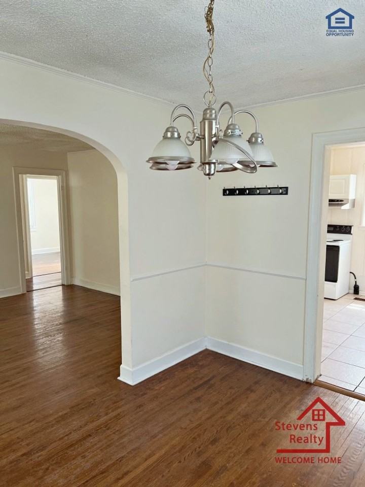 316 Harrington Ave - Photo 7 of 16