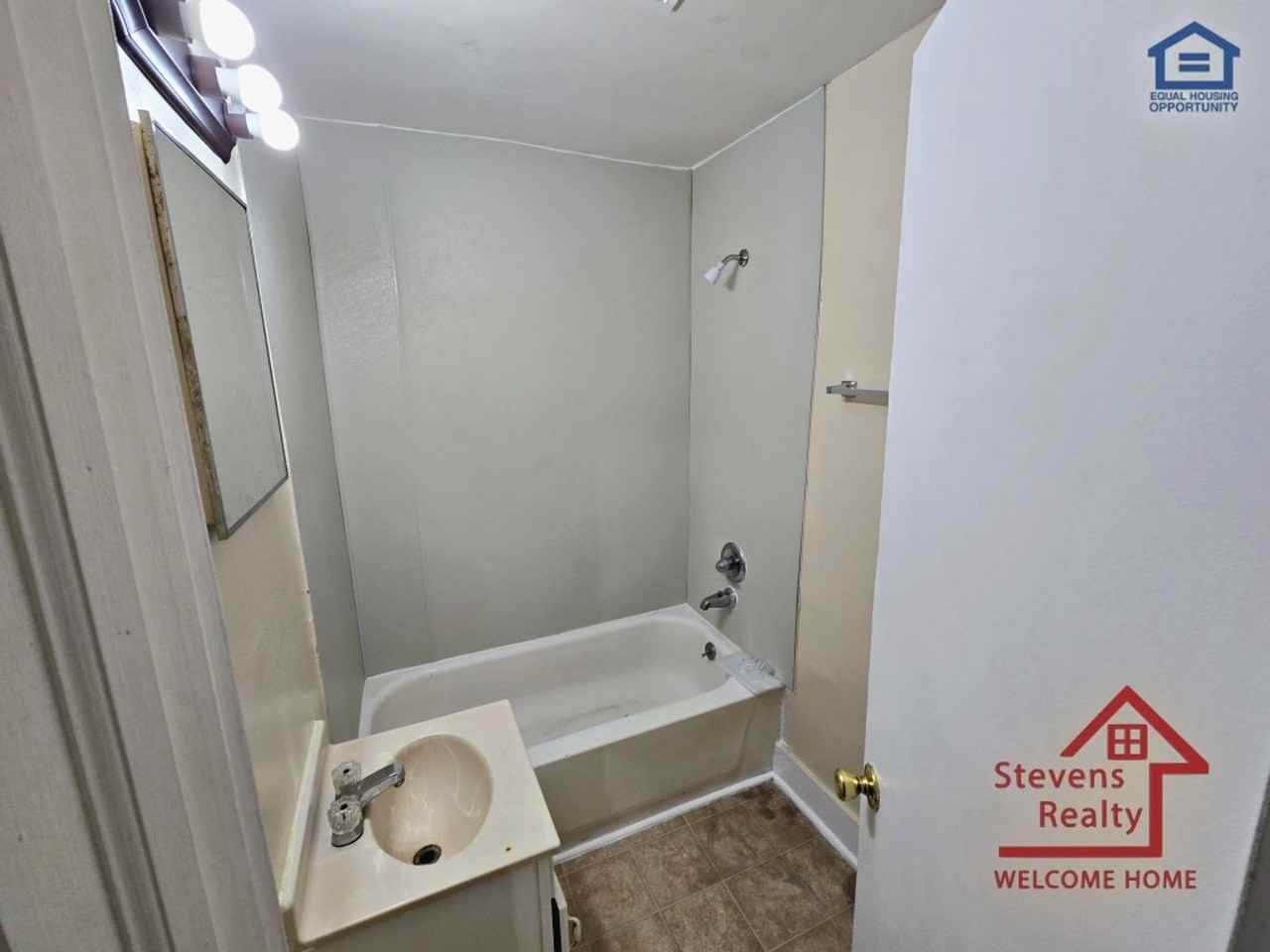 425 S Cedar Ave - Photo 6 of 7
