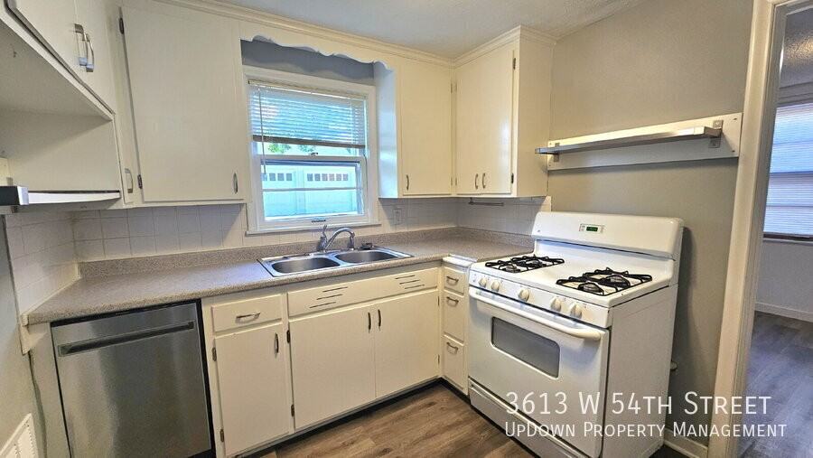 3613 W 54th St - Photo 4 of 12
