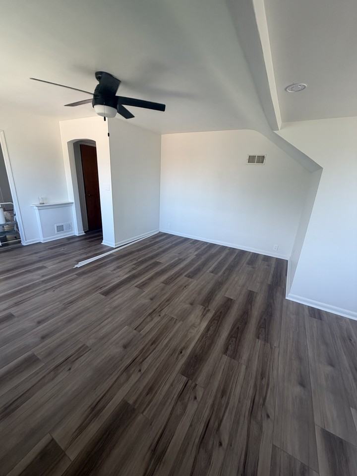 2121 Pearsall Pkwy #2 - Photo 2 of 11