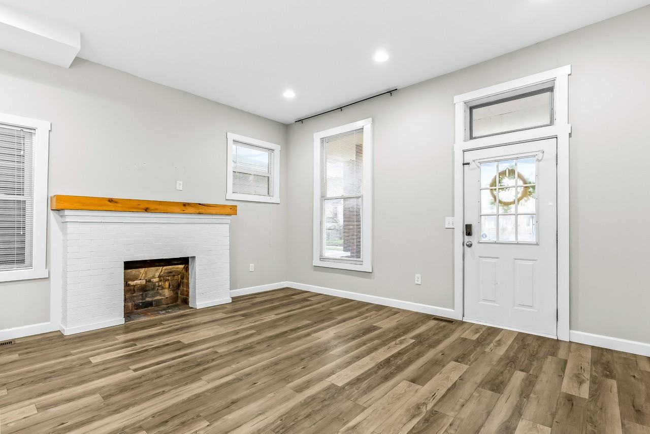 1112 E Spring St #1 - Photo 3 of 25