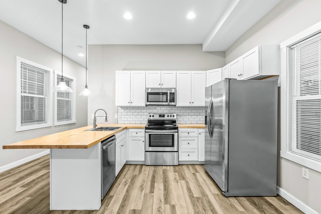1112 E Spring St #1 - Photo 4 of 25
