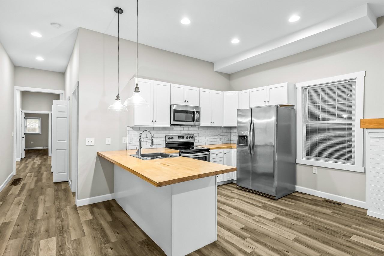 1112 E Spring St #1 - Photo 5 of 25