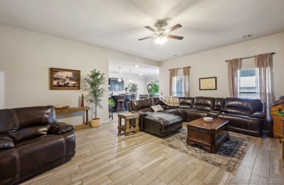 14727 S Urbana Ave #NA - Photo 2 of 4