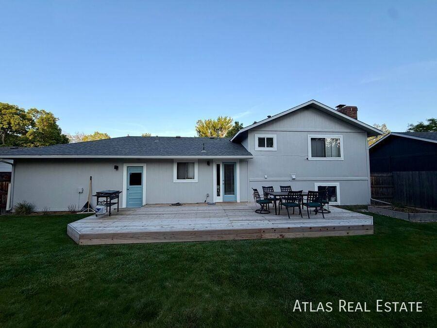 3243 Pepperwood Ln - Photo 3 of 15