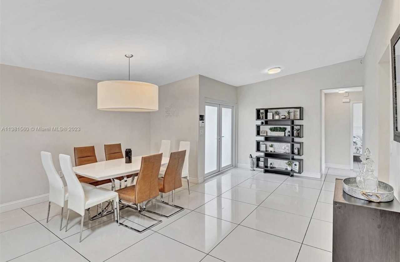 616 Ne 195th St #NA - Photo 5 of 33